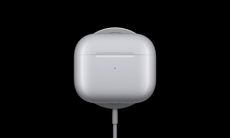 شارژ شدن کیس شارژ ایرپاد 3 از طریق تکنولوژی مگ سیف