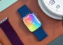 تصویری از اپل واچ سری 7 با بند آبی رنگ