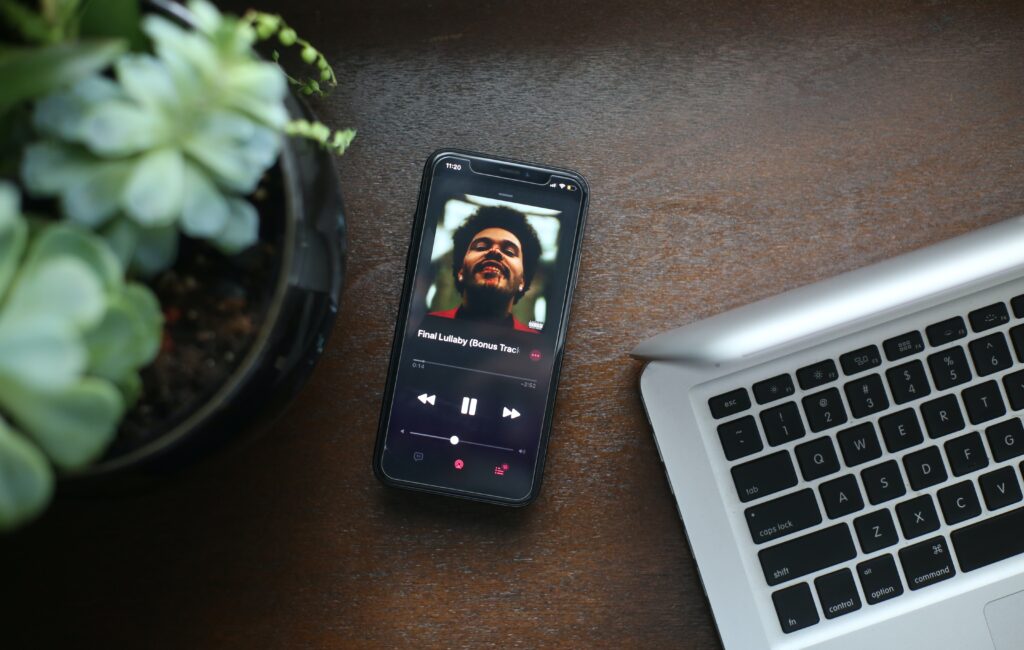 پخش موسیقی از Apple Music