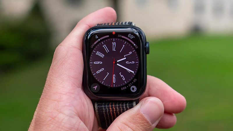 تصویری از نسخه میدنایت Apple Watch Series 8