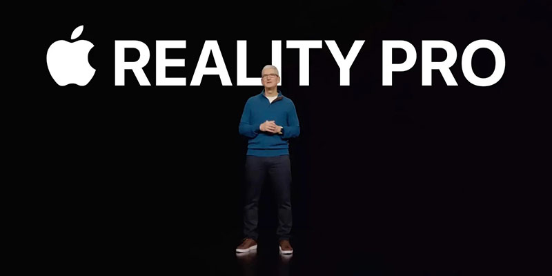 تصویر تیم کوک با بکگراند هدست Reality Pro
